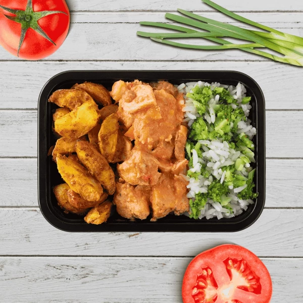 Strogonoff de Frango com Batata Rústica e Arroz com toque de Brócolis
