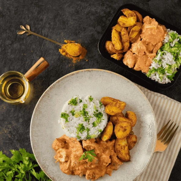 Strogonoff de Frango com Batata Rústica e Arroz com toque de Brócolis